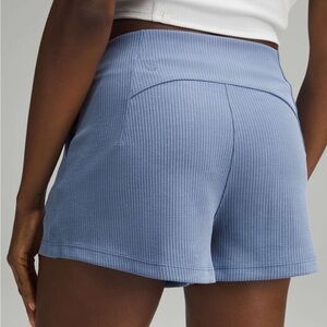 NWT Lululemon Softstreme Ribbed HR Shorts Sz 4
